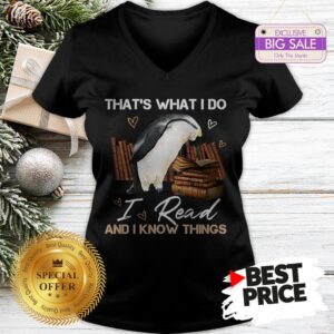 The Pretty Penguin That’s What I Do I Read And I Know Things Books V-Neck
