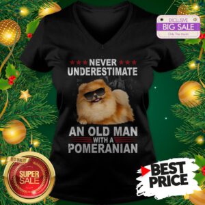 Wonderful Never Underestimate An Old Man With A Pomeranian Dog V-Neck