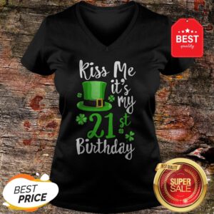 Kiss Me It’s My 21st Birthday St Patricks Day Shamrock Gift V-Neck