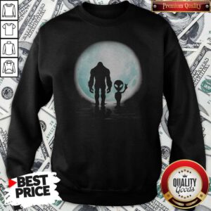 Awesome Bigfoot And Alier The Moon Sweatshirt