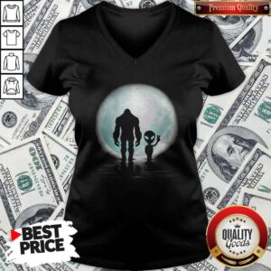Awesome Bigfoot And Alier The Moon V-neck