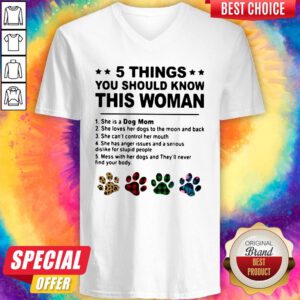 5 Things You Should Know This Woman She Is A Dog Mom V-neck
