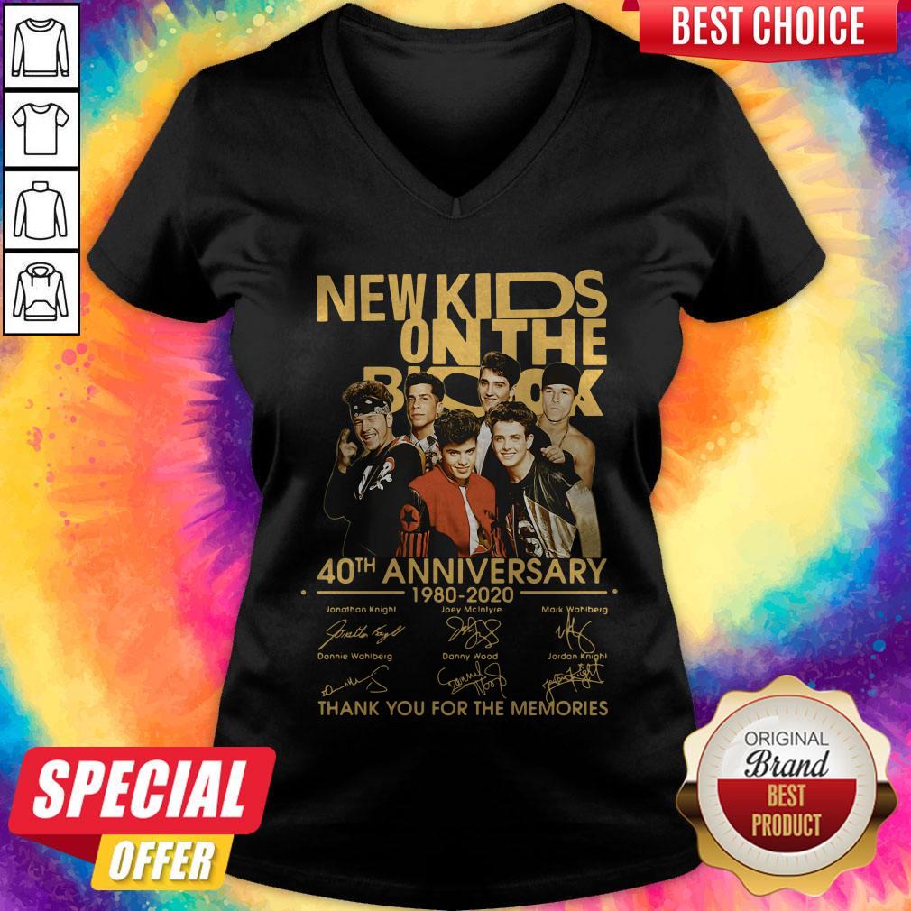 New Kids On The Rock 40Th Anniversary 19780 2020 Thank You For The Memories Signatures V-neck New Kids On The Rock 40Th Anniversary 19780 2020 Thank You For The Memories Signatures V-neck