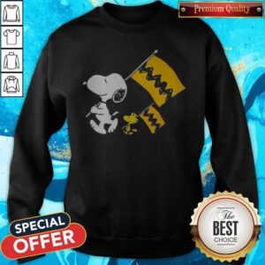 Alternative view of Cute Snoopy And Woodstock Holding Flag Shirt
