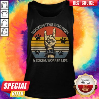 Rocking' The Dog Mom And Social Worker Life Vintage Retro Tank Top