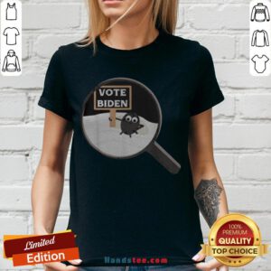The Fly On Vice President Pence Head Debate 2020 Vote Biden V-neck - Design By Handstee.com