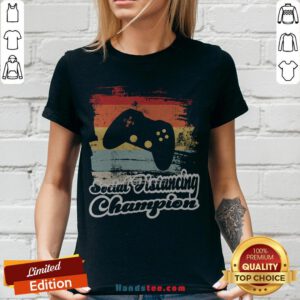 Social Distancing Champion Gaming Controller Vintage Retro V-neck - Design By Handstee.com