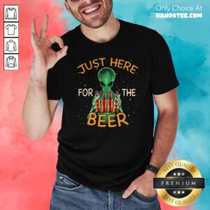 Premium Alien Hug Saying Just Here For The Beer Shirt - Design by handstee.com