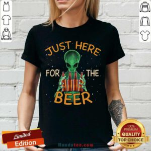 Premium Alien Hug Saying Just Here For The Beer V-neck - Design by handstee.com