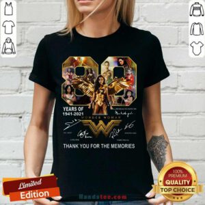 Wonder Woman 80 Years Of 1941 2021 Thank You For Memories Signatures V-neck - Design by handstee.com