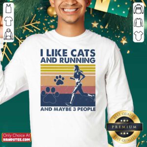 Nice I Like Cats And Running And Maybe 3 People Vintage Sweatshirt - Design by handstee.com
