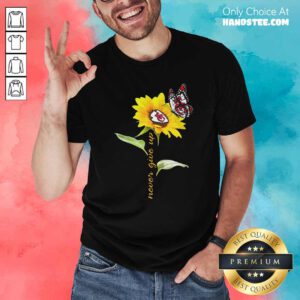 Sunflower And Butterfly Kansas City Chiefs Football Never Give Up Shirt - Design by handstee.com