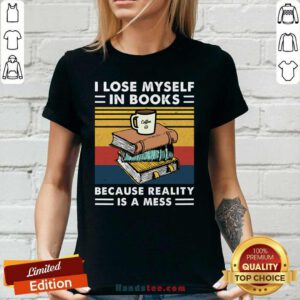 Thoughtful I Lose MySelf In Books Because 7 Reality Is A Mess Vintage Retro Ladies Tee - Design by Handstee.com