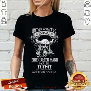 Einen Alten Mann Der Im Juni Geboren Wurde V-neck