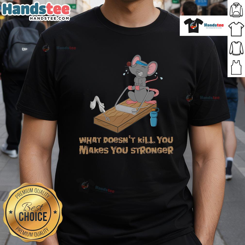 Funny mouse training with a mousetrap fitness workout bench press design on a T-shirt, perfect for animal lovers and gym enthusiasts.