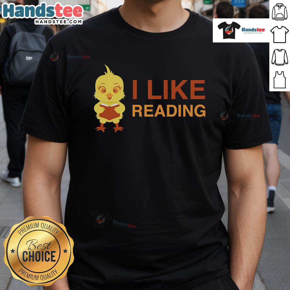 Cute chicken reading a book on a T-shirt, perfect for book lovers and chicken enthusiasts.