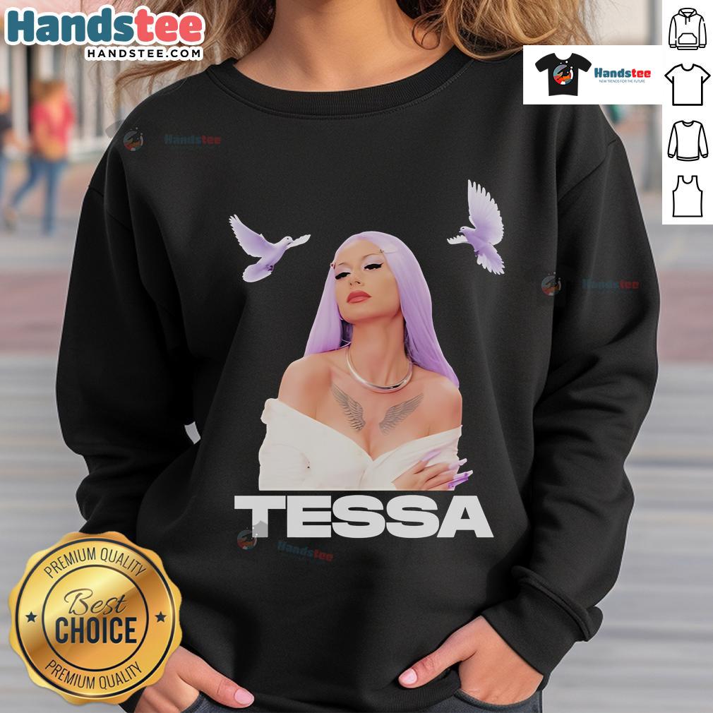 Hot Tessa Galaxy Okologisk Doves Sweatshirt featuring a vibrant galaxy print and eco-friendly fabric design.
