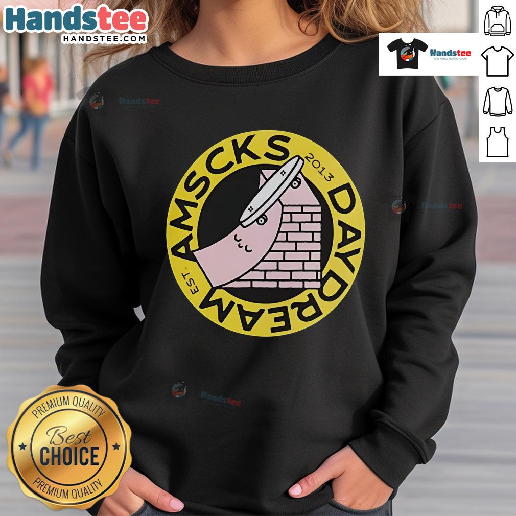 Nice American Socks Halfpipe Sweatshirt featuring a vibrant design, perfect for casual wear and skate enthusiasts.