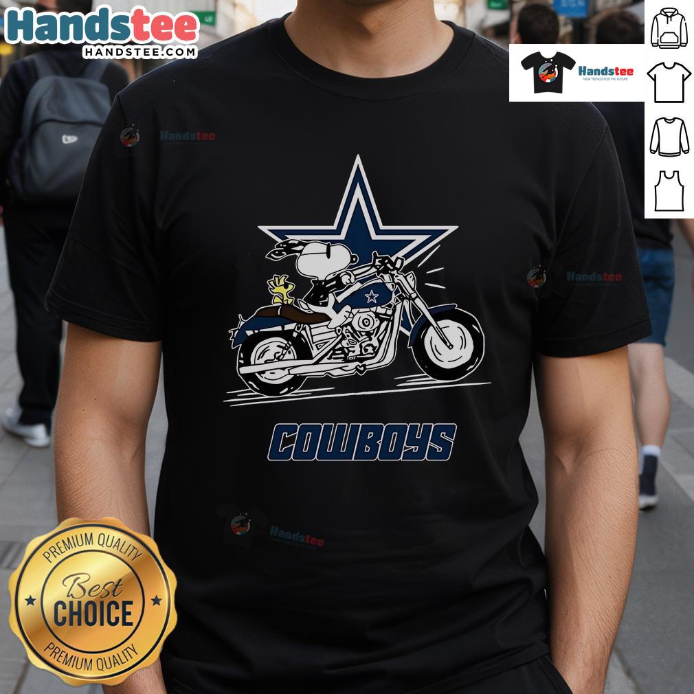 Nice Snoopy and Woodstock riding a motorbike on a Dallas Cowboys T-Shirt, perfect for fans and collectors.