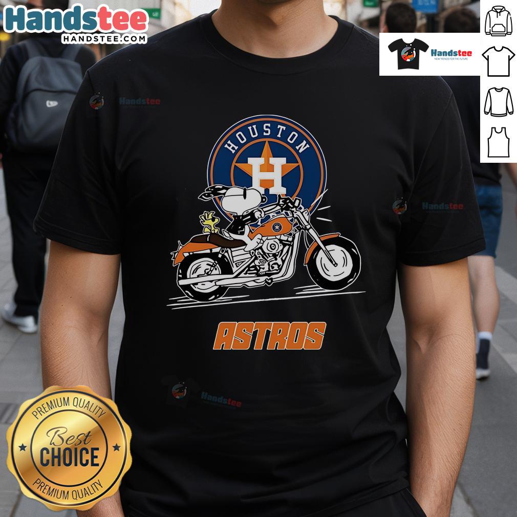 Nice Snoopy and Woodstock driving motorbike on Houston Astros T-shirt, perfect for fans and casual wear.