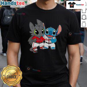 Alt Text: Cute Toothless Night Fury and Stitch wearing Atlanta Braves baseball t-shirt, perfect for fans and Disney lovers.