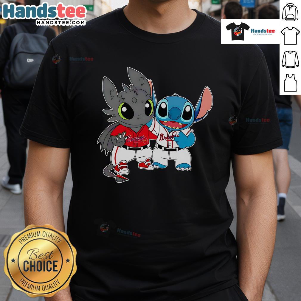 Alt Text: Cute Toothless Night Fury and Stitch wearing Atlanta Braves baseball t-shirt, perfect for fans and Disney lovers.