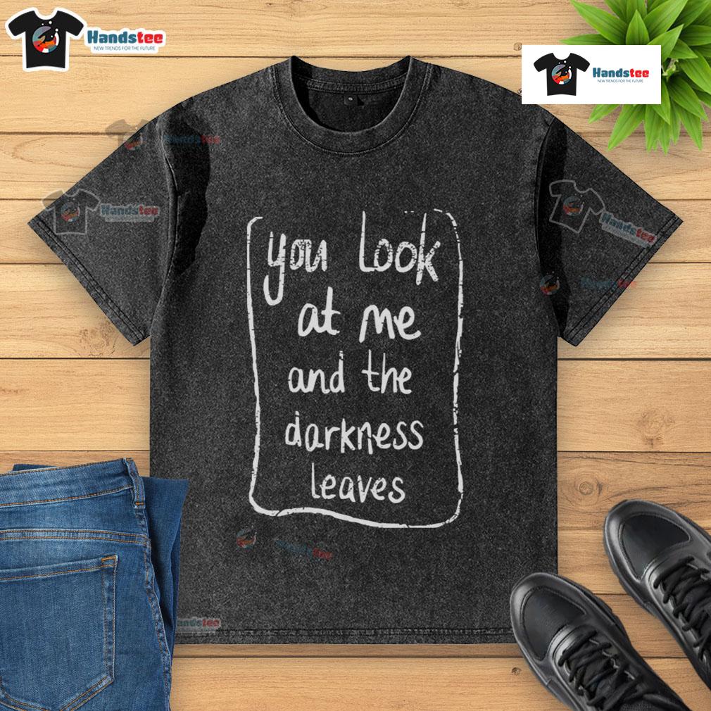 Good Baby Queen washed t-shirt with a playful design, perfect for casual wear and embracing confidence.