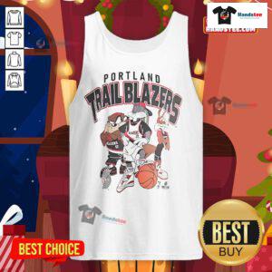 Vintage 00s Looney Tunes Portland Trail Blazers NBA sports tank top featuring iconic cartoon characters in vibrant colors.