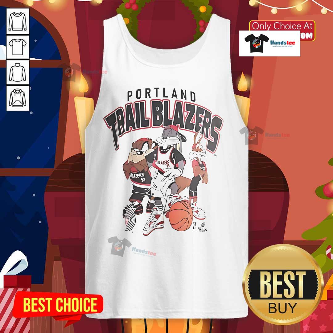 Vintage 00s Looney Tunes Portland Trail Blazers NBA sports tank top featuring iconic cartoon characters in vibrant colors.