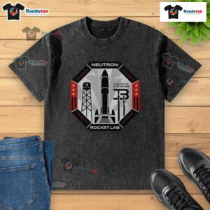 Good Rocket Lab Neutron Launch Complex 3 washed t-shirt featuring a sleek design and vibrant colors for space enthusiasts.