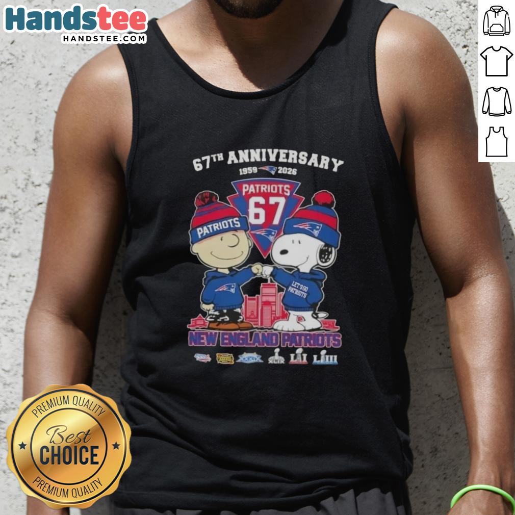 Alt Text: Cute Charlie Brown and Snoopy celebrate Super Bowl 67th Anniversary in New England Patriots skyline tank top.