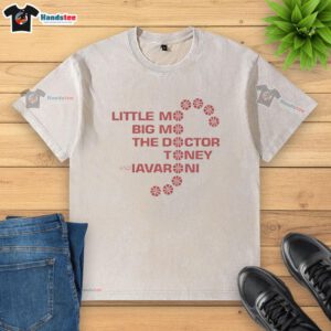 Funny Little Mo and Big Mo with Doctor Toney and Iavaroni in a washed t-shirt, capturing a playful moment.