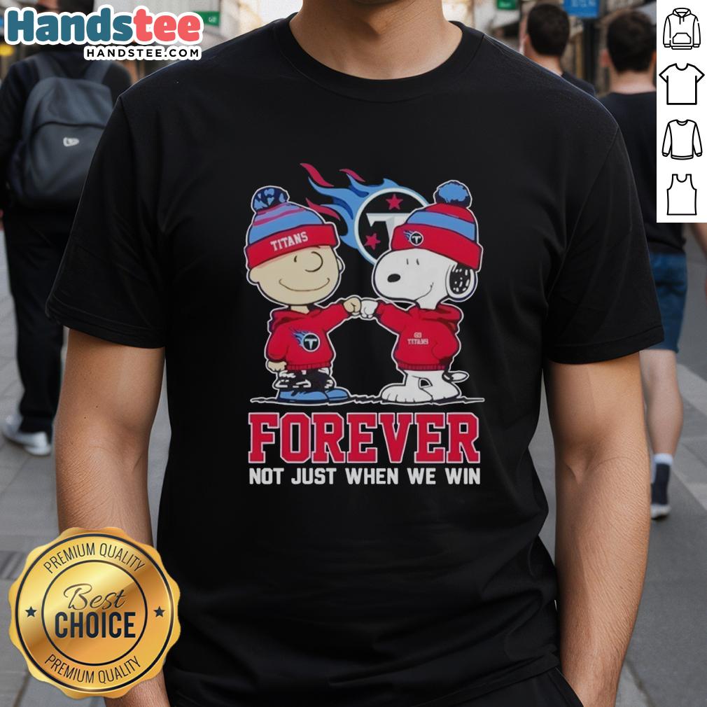 Alt Text: Tennessee Titans X Charlie Brown Vs Snoopy Forever T-Shirt design, perfect for fans celebrating every game.