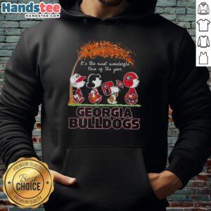Premium Georgia Bulldogs X Peanuts Snoopy and Friends hoodie for autumn featuring festive design, perfect for fans.