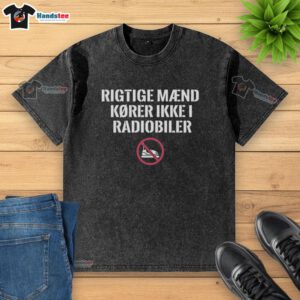 Nice Rigtige Mnd Krer Ikke I Radiobiler washed t-shirt featuring bold graphic design for casual style.