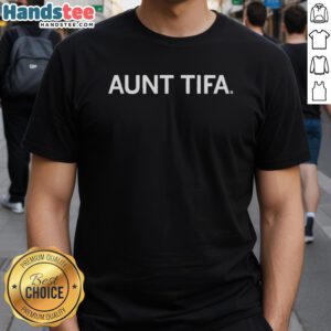 Stylish Top Aunt Tifa T-Shirt featuring a vibrant design, perfect for proud aunts and gaming enthusiasts.