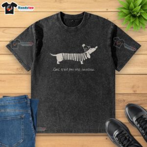 Good Ceci Nest Pas Une Saucisse washed t-shirt featuring a quirky graphic design, perfect for casual wear.