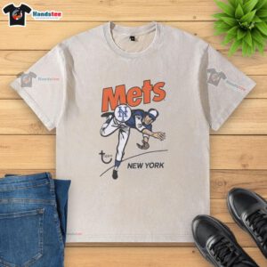 Official Topps New York Mets Raglan Washed T-Shirt showcasing team colors and logo, perfect for Mets fans.