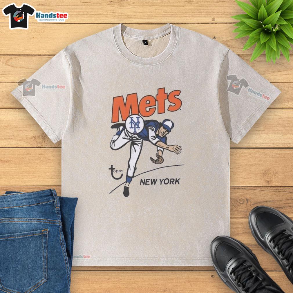 Official Topps New York Mets Raglan Washed T-Shirt showcasing team colors and logo, perfect for Mets fans.